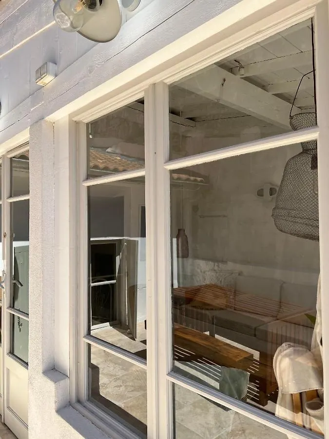 Penthouse Apartment With Large Terrace And Veranda Arles France